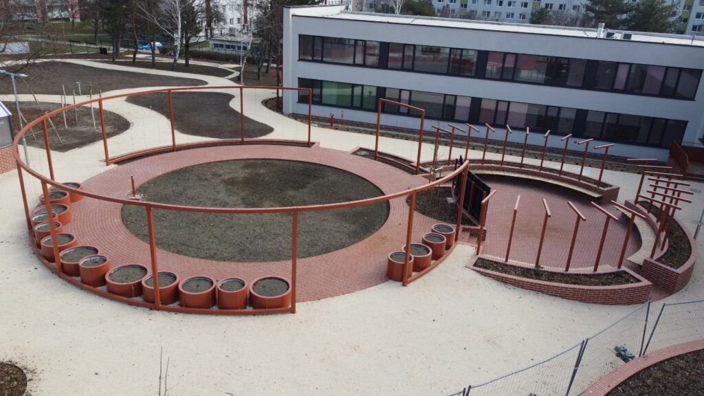 Bratislava - Plickova (Základná Škola)